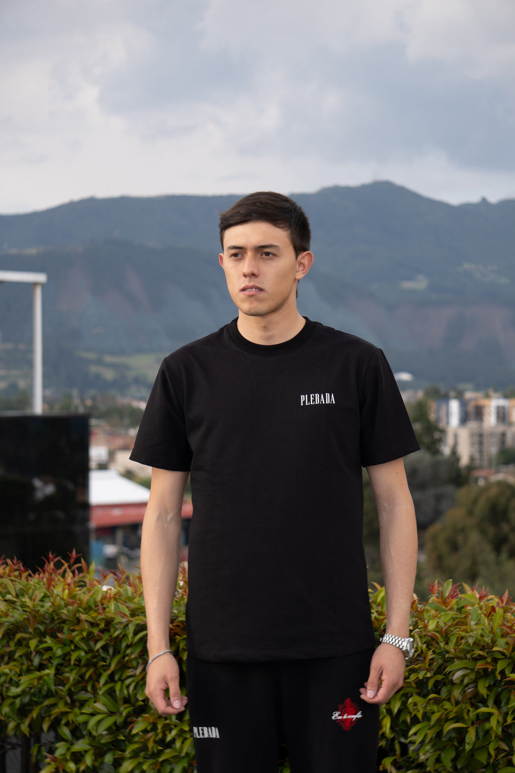 Camiseta Regular Fit Premium “El mundo es tuyo” Black