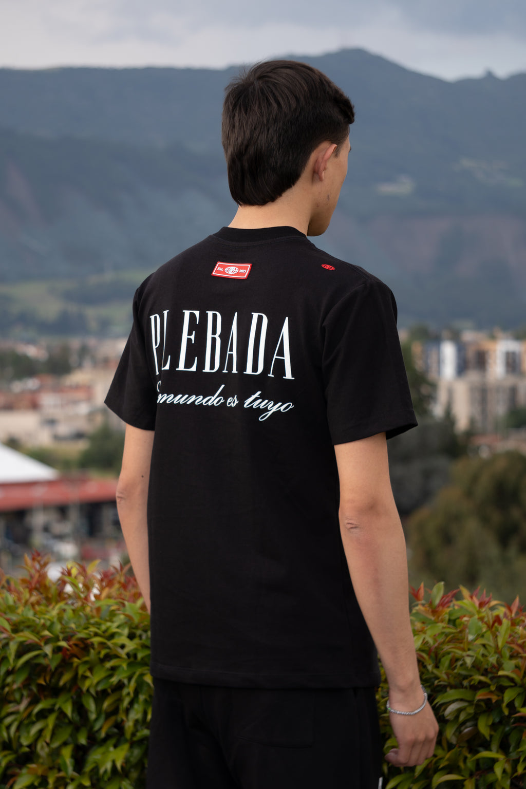 Camiseta Regular Fit Premium “El mundo es tuyo” Black