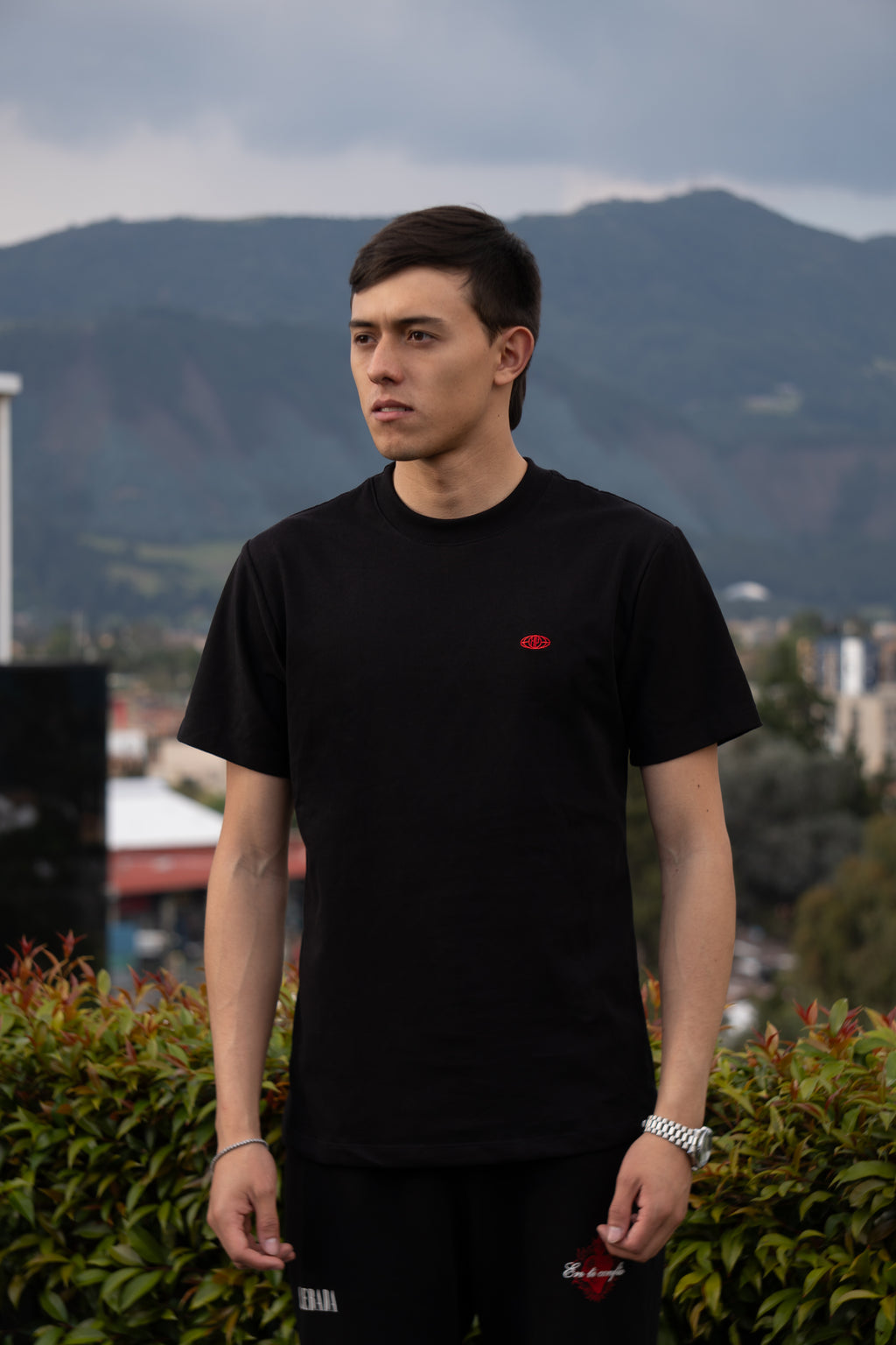 Camiseta Regular Fit Premium “Raices profundas” Black