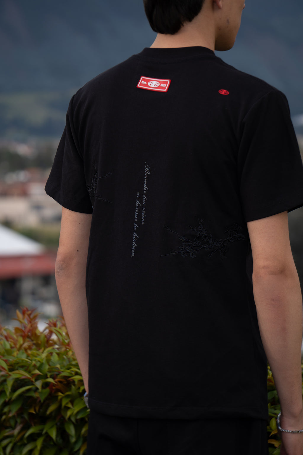 Camiseta Regular Fit Premium “Raices profundas” Black