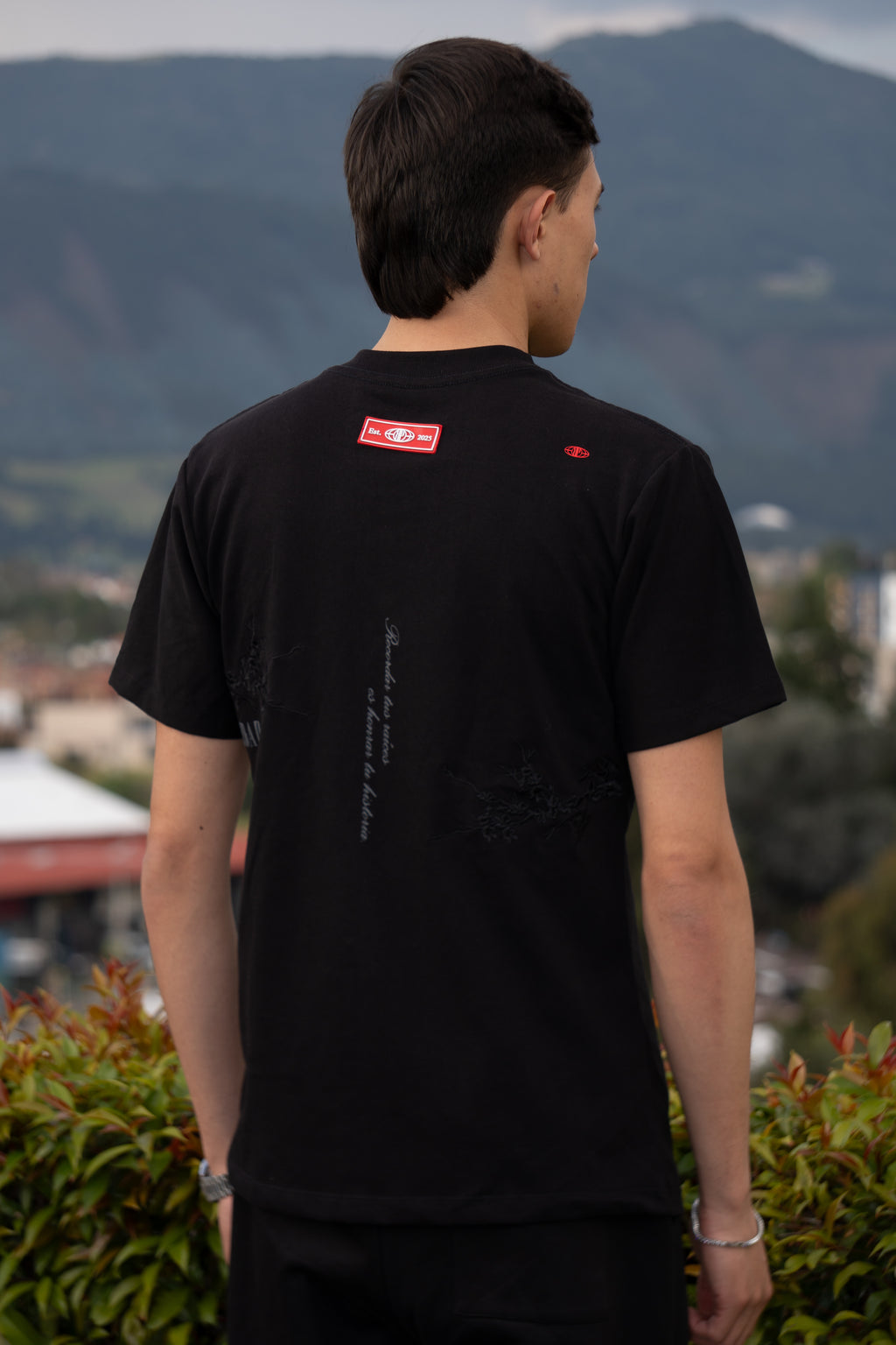 Camiseta Regular Fit Premium “Raices profundas” Black