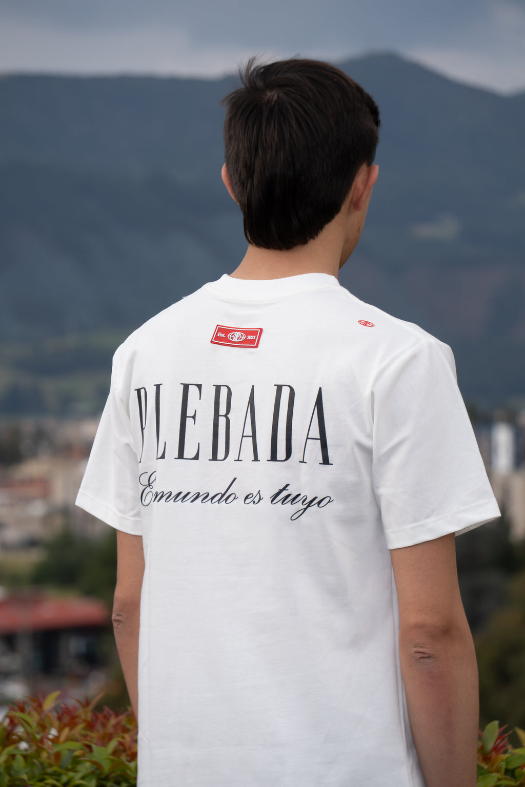 Camiseta Regular Fit Premium “El mundo es tuyo” Ivory