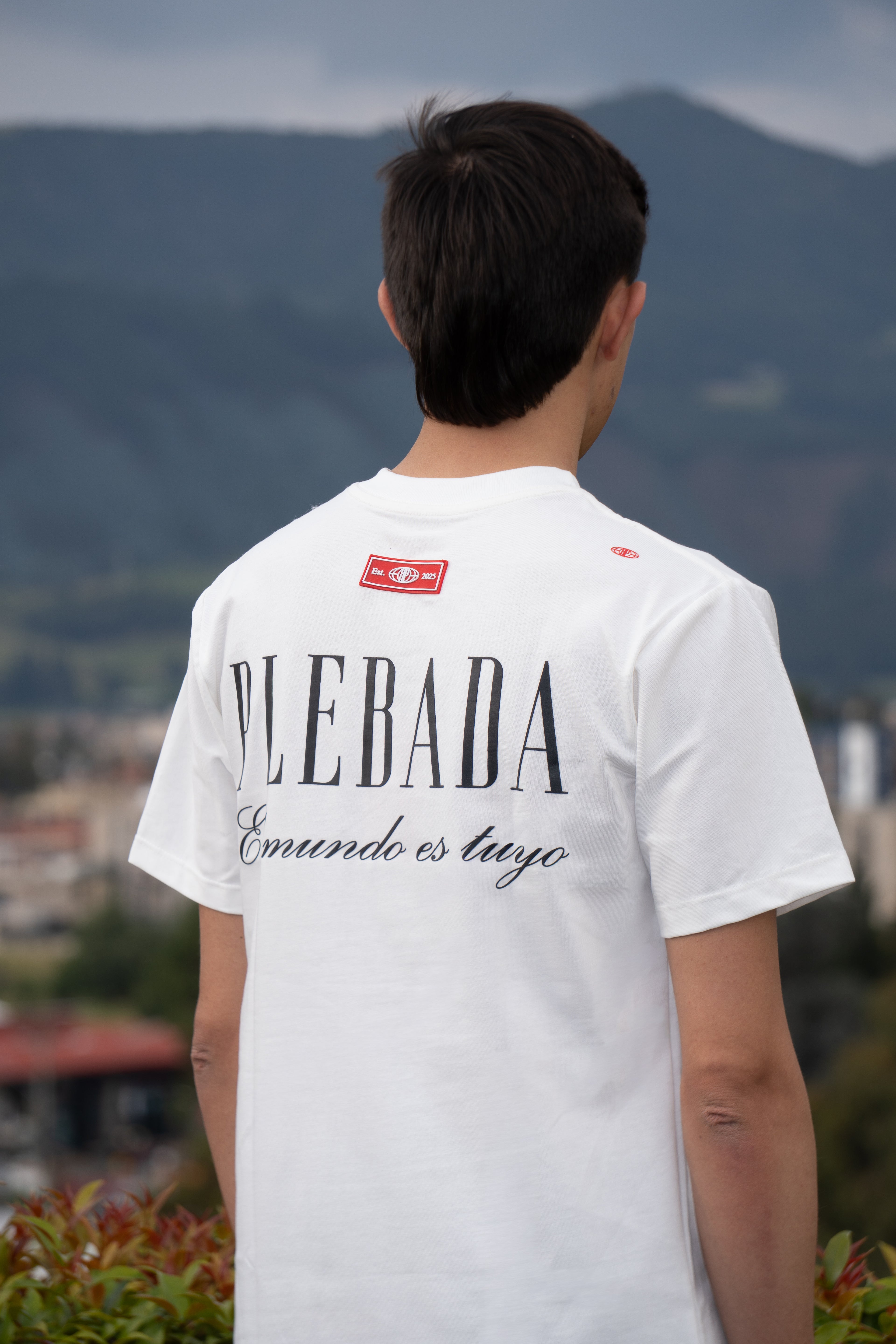 Camiseta Regular Fit Premium “El mundo es tuyo” Ivory