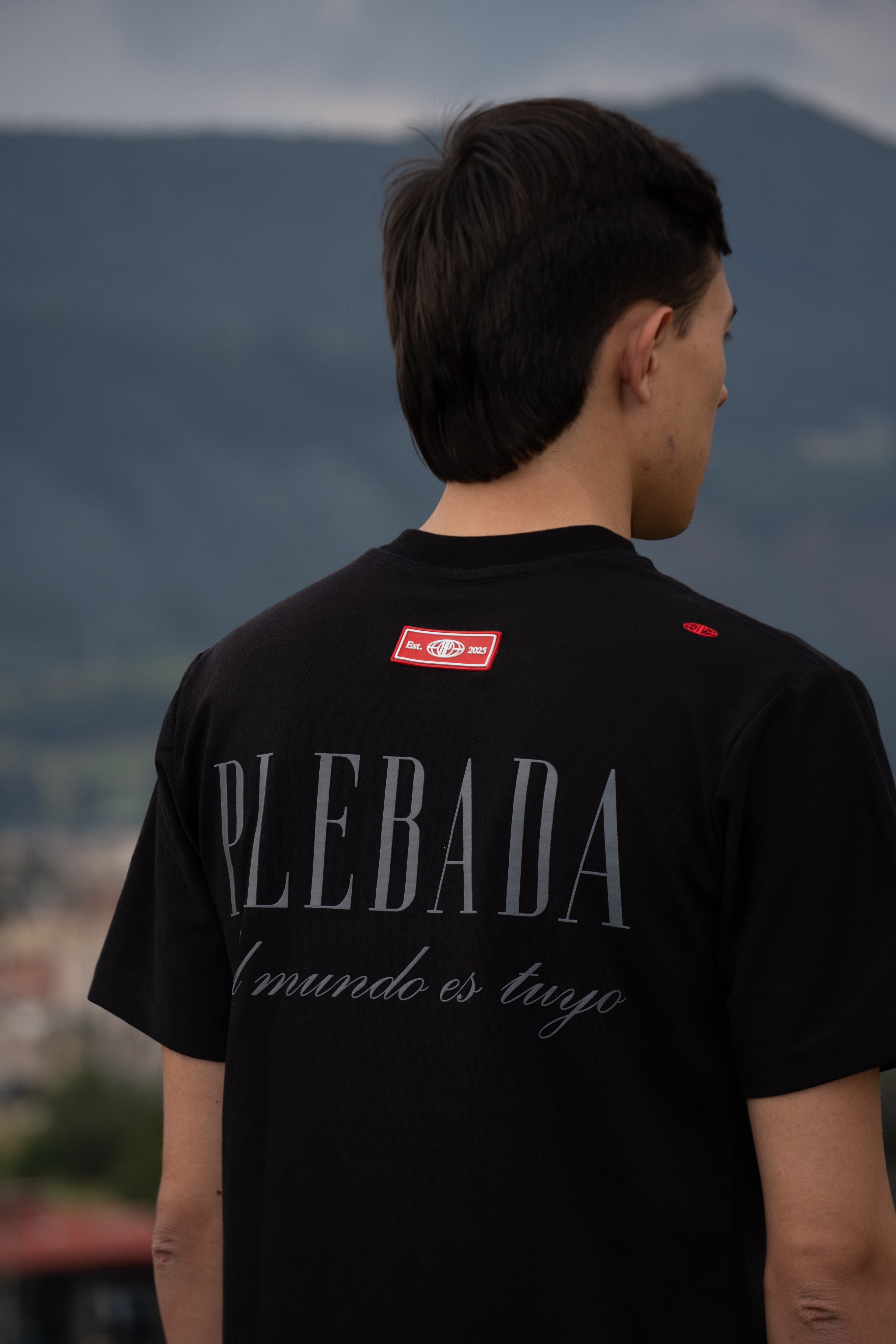 Camiseta Regular Fit Premium “El mundo es tuyo” All Black